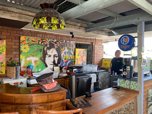 Opinii despre Beatles Coffee is @The Hawker Inn n Out în Nelson Bay - Hospitality and gastronomy