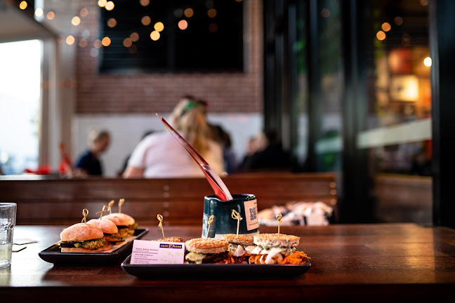 Grill'd Burgers - The Willows - Hospitality and gastronomy