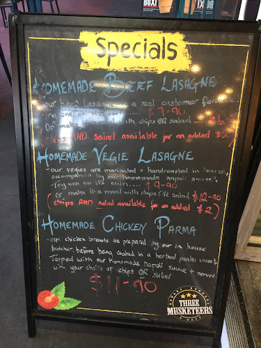 Three Musketeers Mooloolaba - Mooloolaba