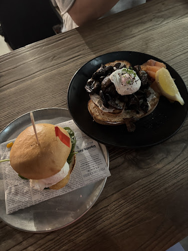 Comentarii opinii despre Brew Cafe & Wine Bar