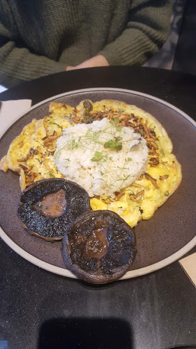 Maple + Clove - Hospitality and gastronomy