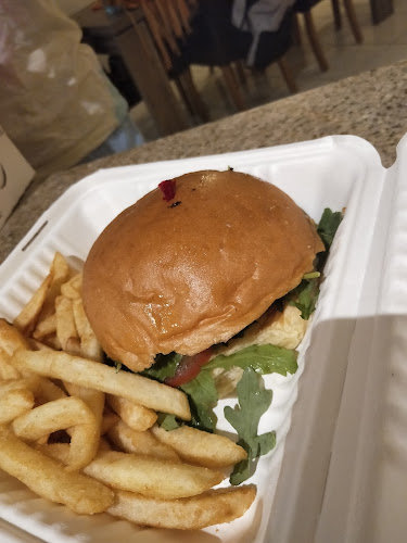 Opinii despre The Burger Barn în Westcourt - Hospitality and gastronomy