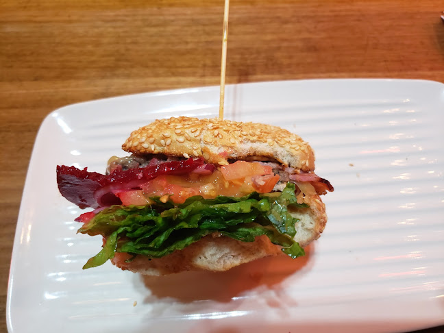 Pacific Fair Shopping Centre, Hooker Blvd, Broadbeach Waters QLD 4218