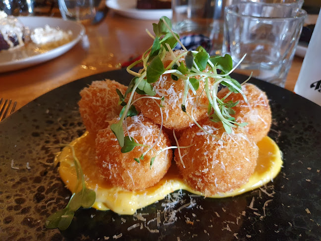 St. Albi Bar & Eatery - Hospitality and gastronomy