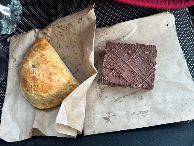 Aperloo's Family Bakery - Hospitality and gastronomy