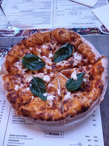 4 Mates Jindalee - Hospitality and gastronomy