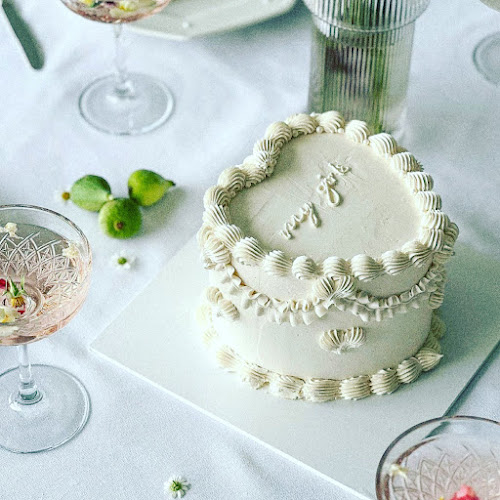 Comentarii opinii despre Here For The Cake