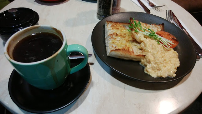 Shop 8/14 Spence St, Cairns City QLD 4870