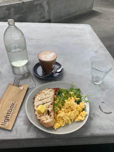 Comentarii opinii despre Lightbox Espresso & Wine Bar