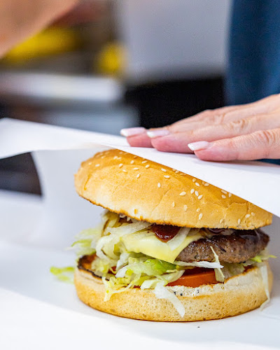 Paul's Famous Hamburgers - Hospitality and gastronomy