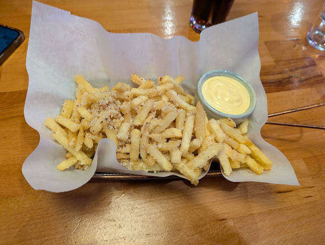 Remy's - Deep Dish Pizza & Bar