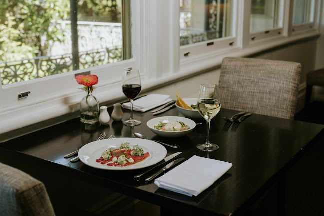 Hickory's Restaurant & Bar - Hospitality and gastronomy