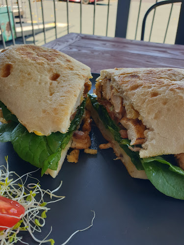 Comentarii opinii despre Cafe Eighteen73