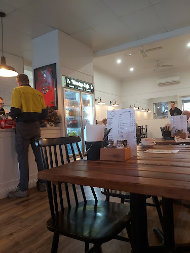 Comentarii opinii despre Woodys Cafe