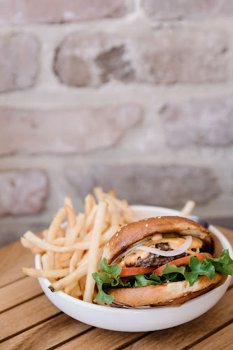 Salamander Shores Hotel, 147 Soldiers Point Rd, Soldiers Point NSW 2317