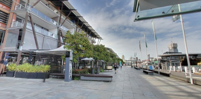 Henley's Bar & Kitchen