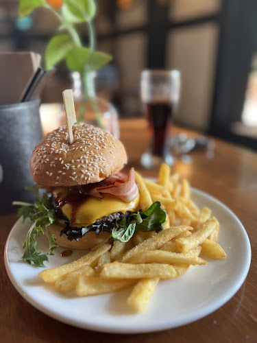 Last Drop Elizabethan - Hospitality and gastronomy