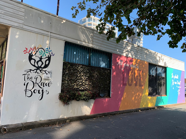 rawthentic - organic unbakery and farmacy