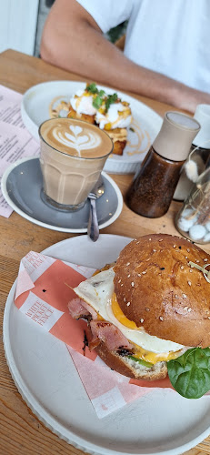 Comentarii opinii despre White Picket Fence