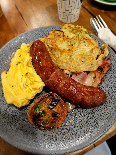 Ed on Edward Cafe - Hospitality and gastronomy