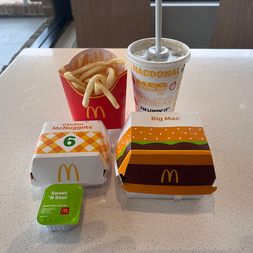 McDonald's Blaxland - Hospitality and gastronomy