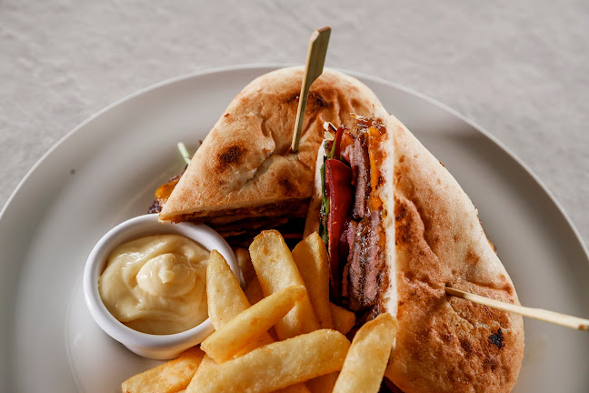 Bargara Lakes Tavern - Hospitality and gastronomy