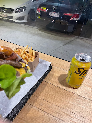 Comentarii opinii despre Flippin' Burgers