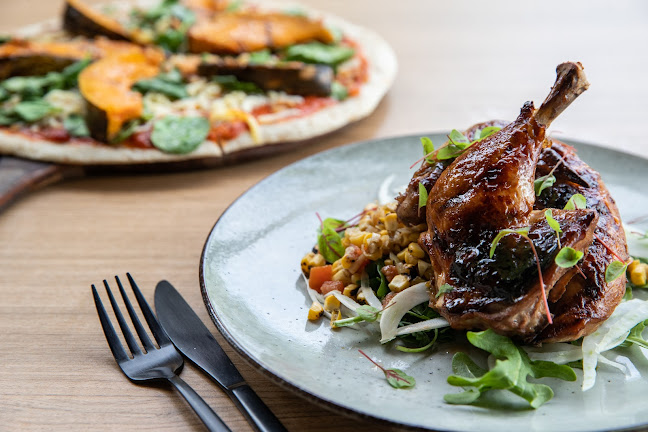 Cossies Poolside Bar and Bistro - Marrara