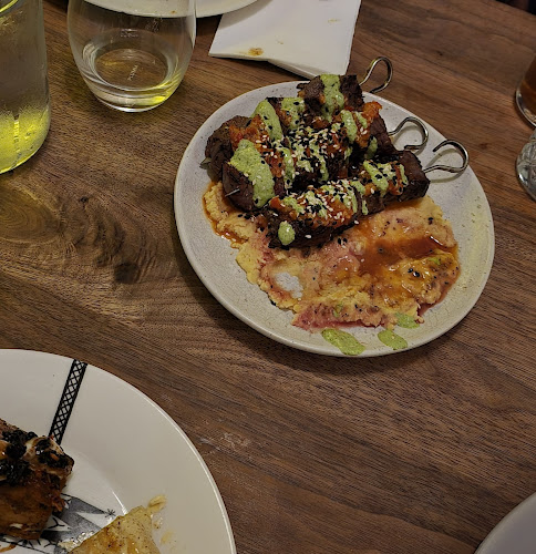 Lions And Tigers - Hospitality and gastronomy