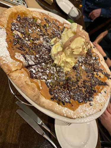 Pazza Pizza - Hospitality and gastronomy