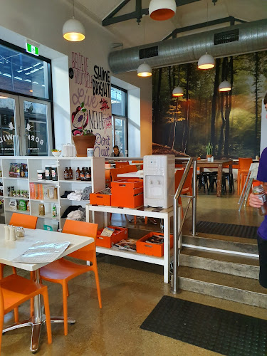 Comentarii opinii despre Born Wild Wholefoods + Espresso