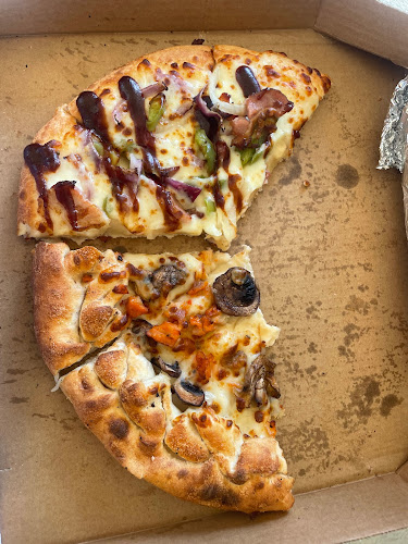 Domino's Pizza Ashmore - Hospitality and gastronomy