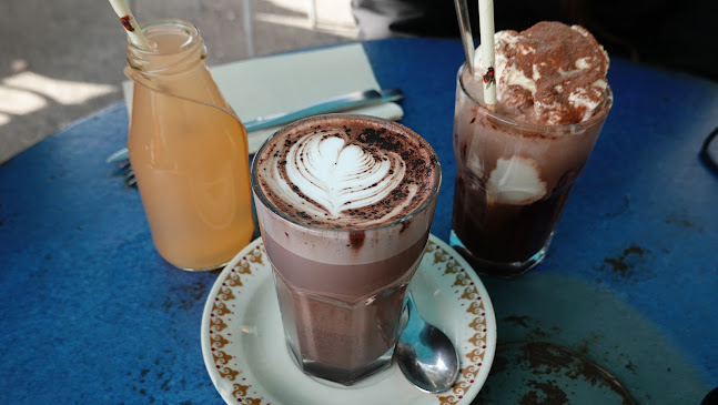 Machine Laundry Cafe