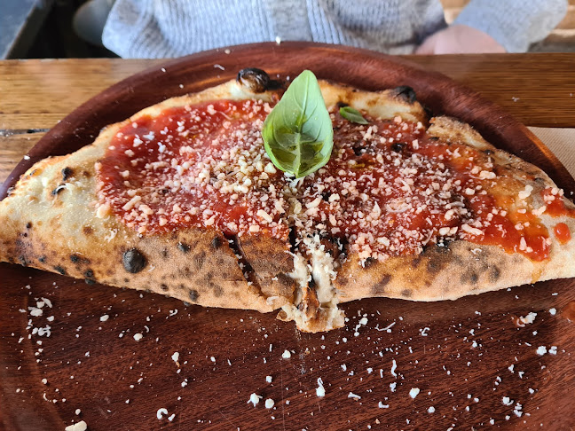 Gigi Pizzeria - Hospitality and gastronomy