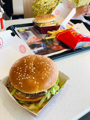 McDonald's Blaxland - Hospitality and gastronomy