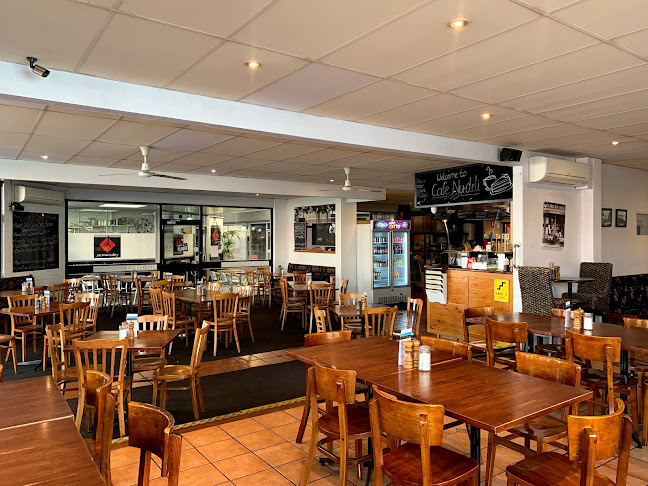 Opinii despre Cafe Nudeli / Nudeli Express Fish & Chips Hamburgers în Colac - Hospitality and gastronomy