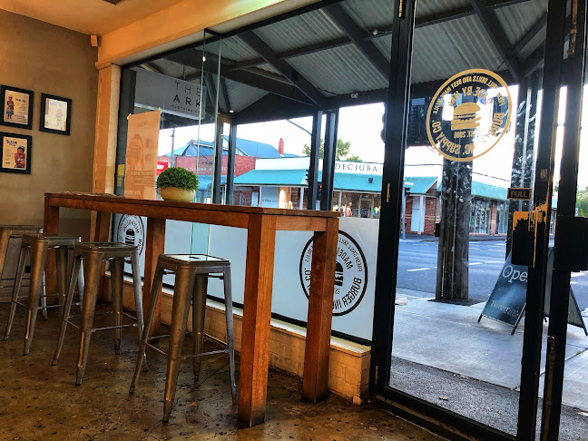 Comentarii opinii despre Burger Inc