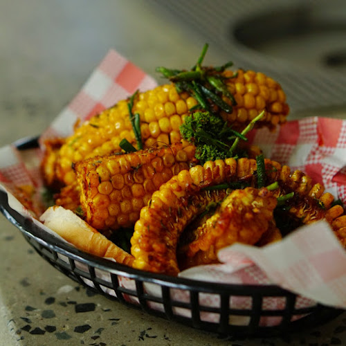 Hank's Fried Chicken - Hospitality and gastronomy