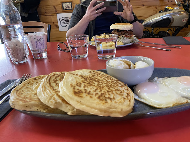 Burt Munro's Motorcycle Cafe - Hospitality and gastronomy