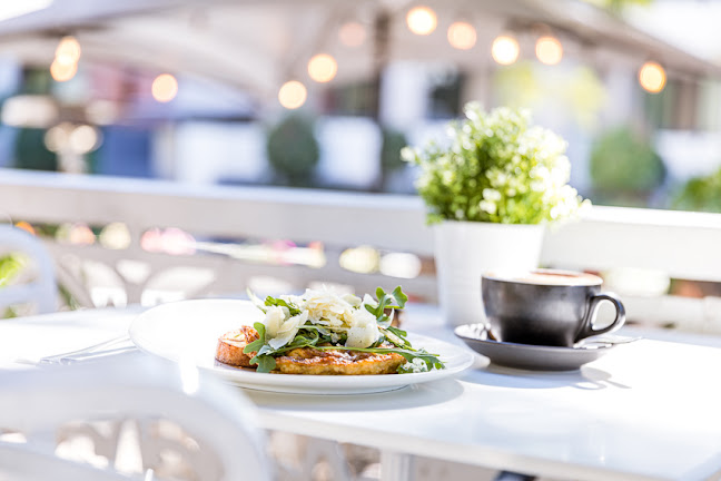 Regatta Hotel - Hospitality and gastronomy