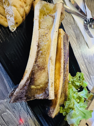 8/90 Surf Parade, Broadbeach QLD 4218