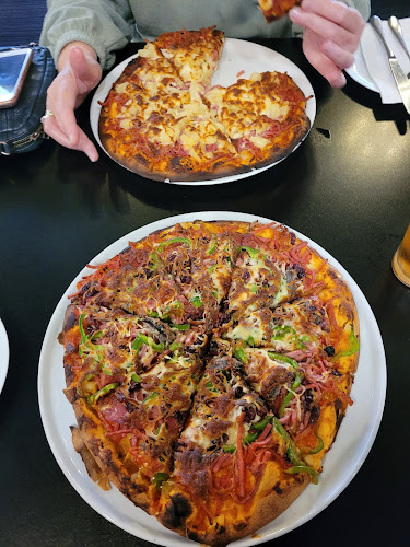 Rookies Pizzeria Bar & Grill - Hospitality and gastronomy