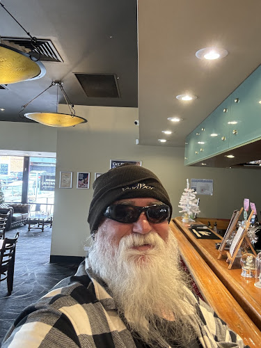 Opinii despre Avenues Café & Bar în Stepney - Hospitality and gastronomy