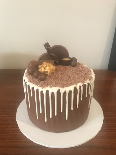 cakes by kenzie - Hospitality and gastronomy