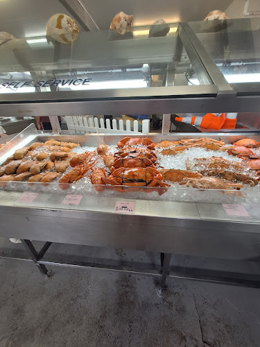 Peters Fish Market - Main Beach
