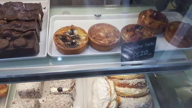 14 Ross River Rd, Mundingburra QLD 4812