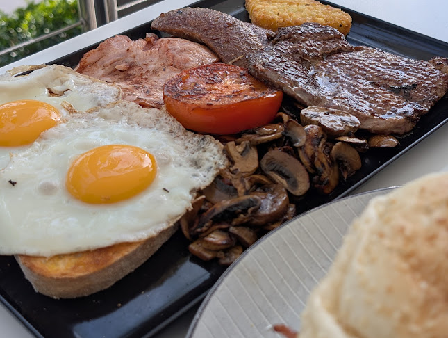 Comentarii opinii despre Raven Cafe & Grill