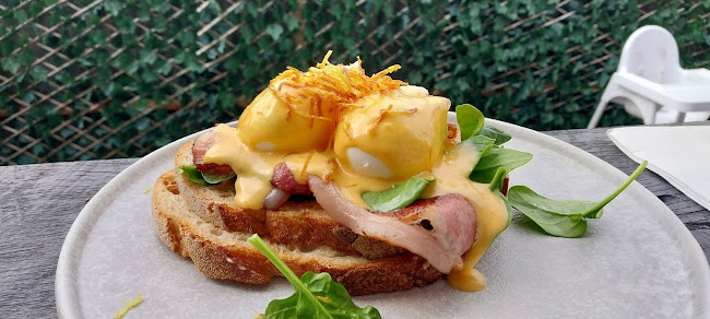 King Of The Castle Cafe - Hospitality and gastronomy