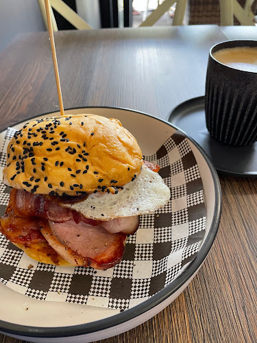 12 Pacific St, Newcastle NSW 2300