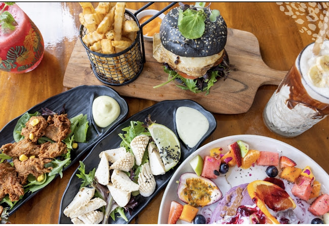 2/2 Sunlight Dr, Burleigh Waters QLD 4220